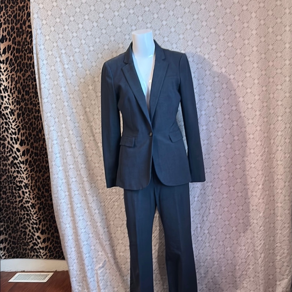Woman’s suit set by banana republic